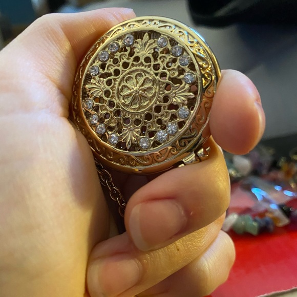 Forever 21 Jewelry - Forever21 Diamond Locket